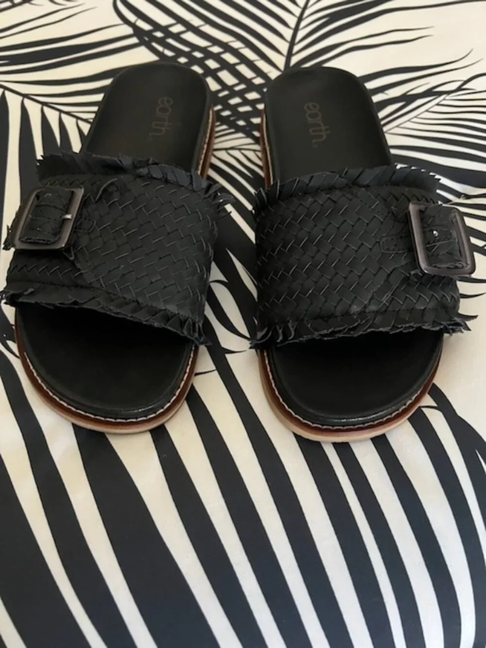 EARTH Fontane Black Woven Flat Sandal Size 10 Display Item
